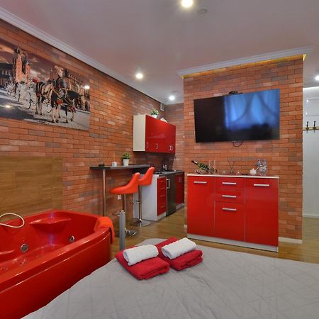 Jacuzzi Apartment Red Cracovie Extérieur photo