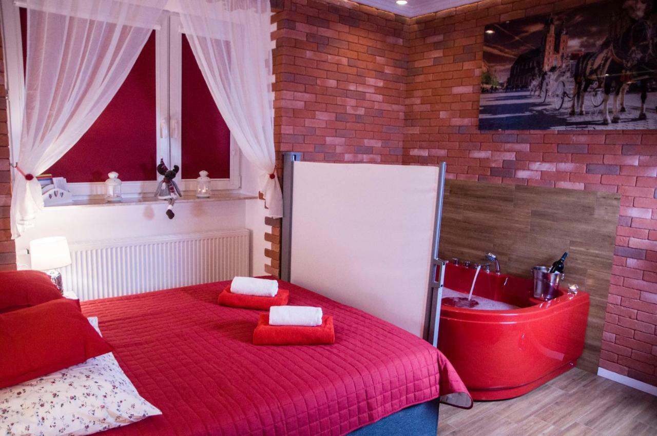 Jacuzzi Apartment Red Cracovie Extérieur photo