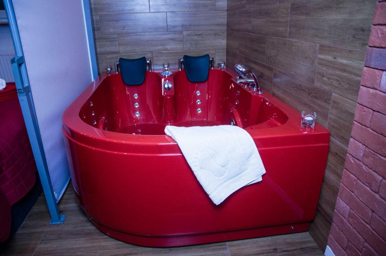 Jacuzzi Apartment Red Cracovie Extérieur photo
