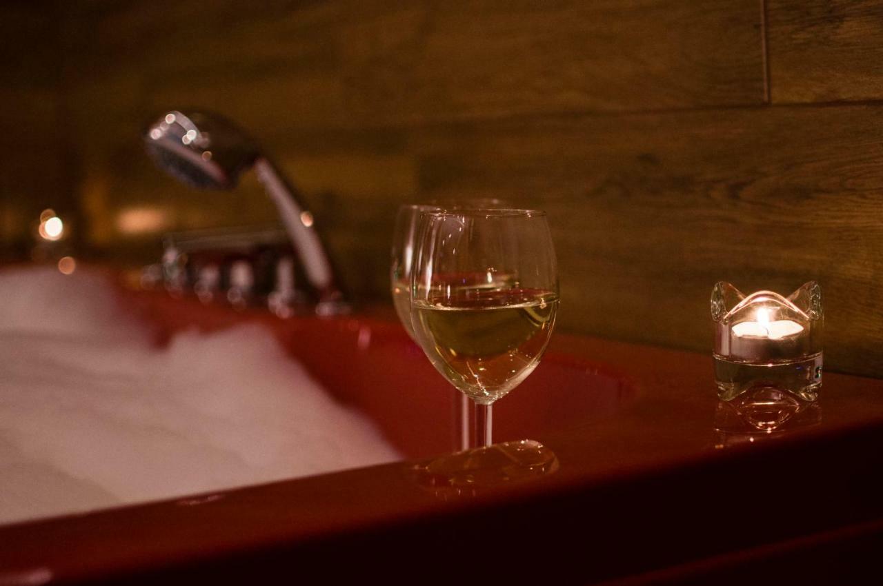 Jacuzzi Apartment Red Cracovie Extérieur photo