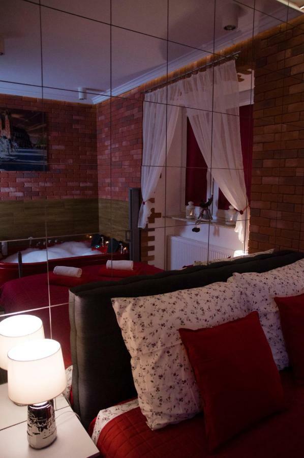 Jacuzzi Apartment Red Cracovie Extérieur photo