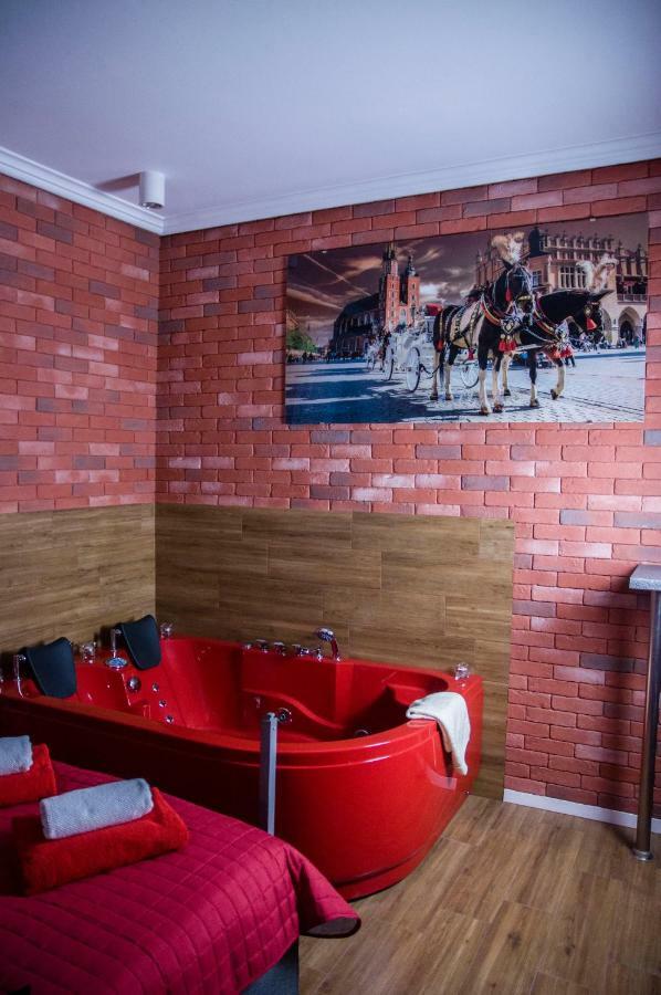 Jacuzzi Apartment Red Cracovie Extérieur photo
